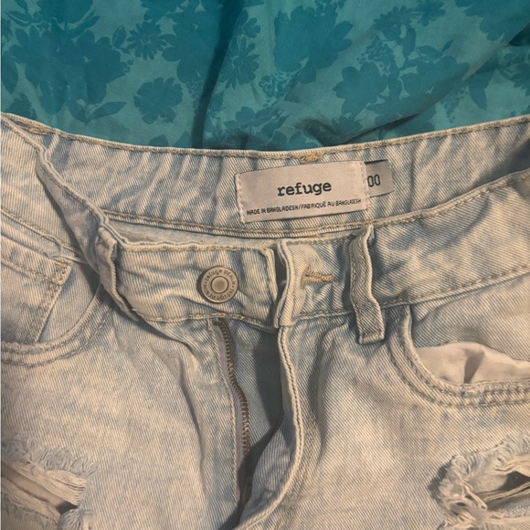 Refuge Light Wash Ripped Jean Shorts - Picture 2 of 2